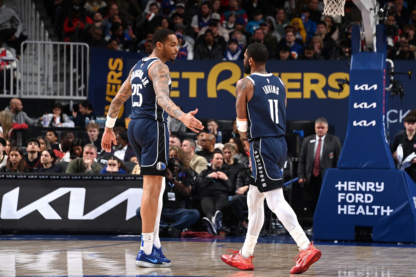 火箭末节崩盘五连败 独行侠主场让分过关