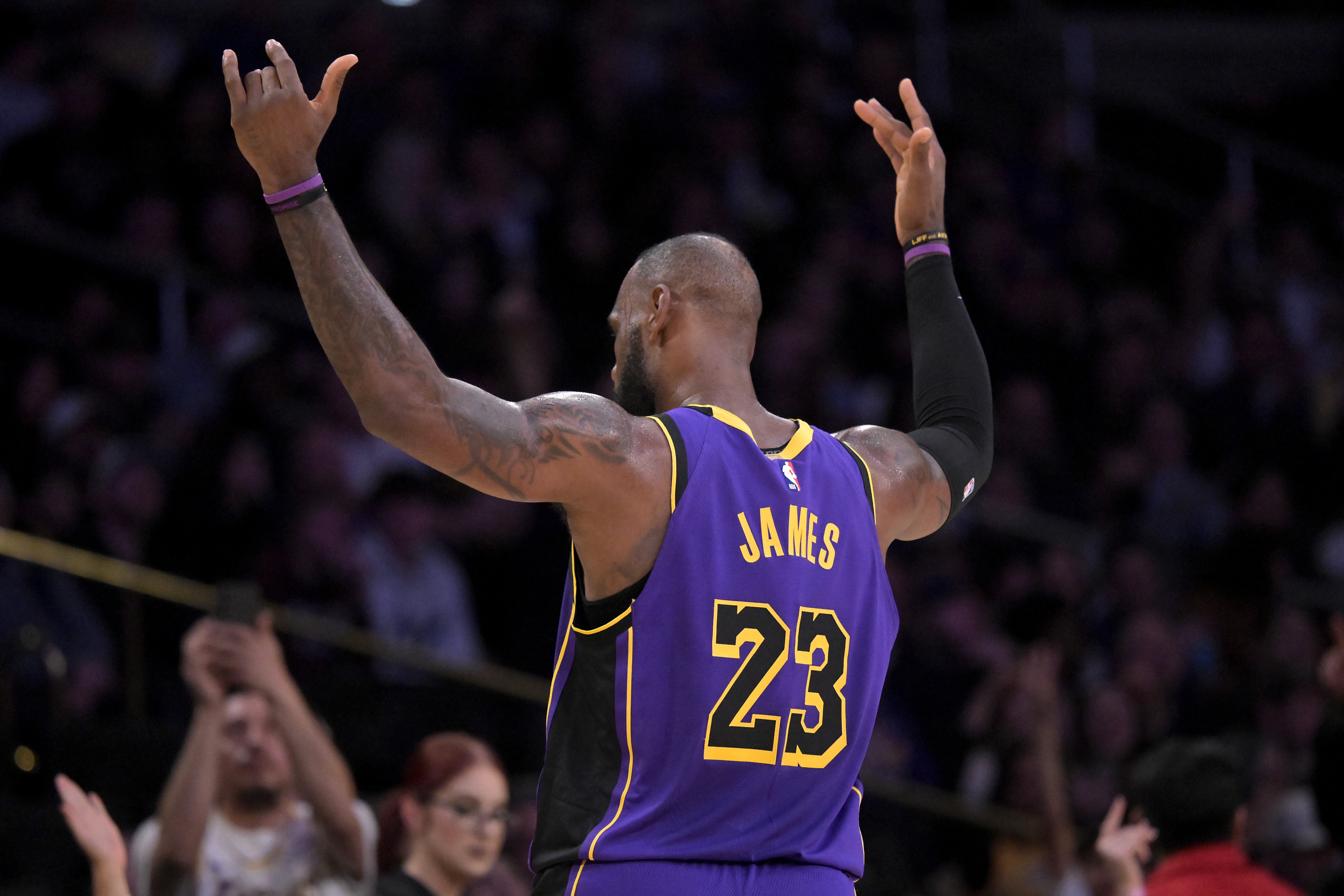 2025自由市场前瞻：詹欧领衔百人名单 薪资新规重塑格局