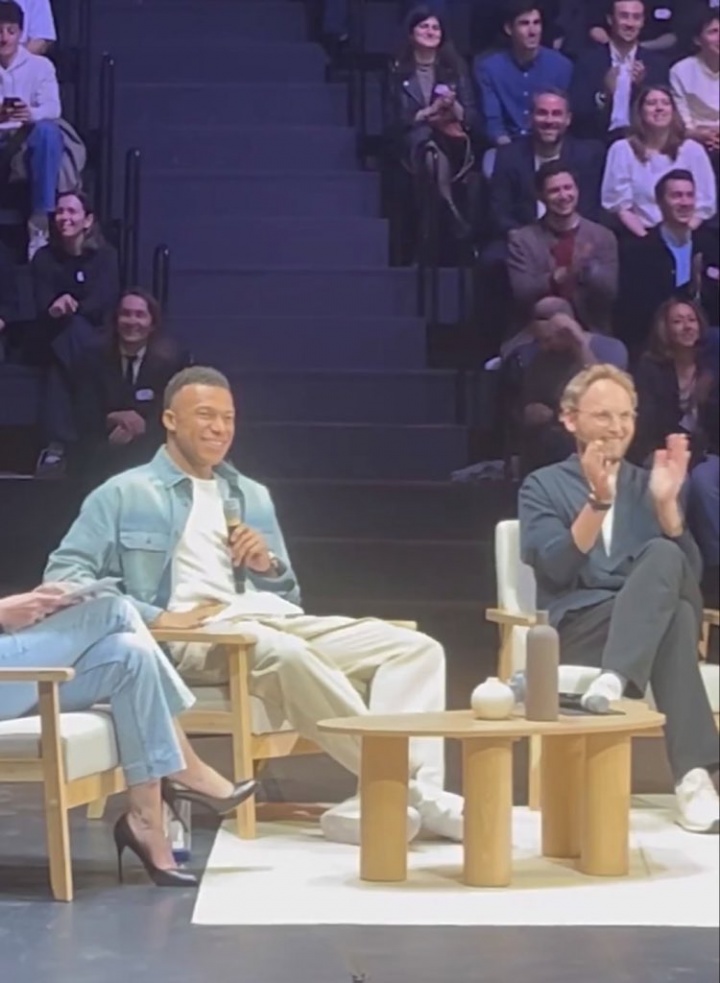 姆巴佩澄清膝伤传闻 确认已百分百康复