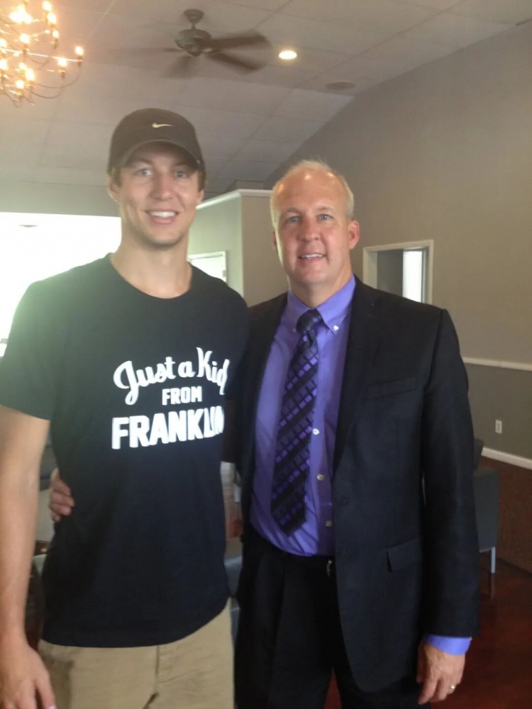 湖人新宠肯纳德 左手神射实为后天练就的右撇子