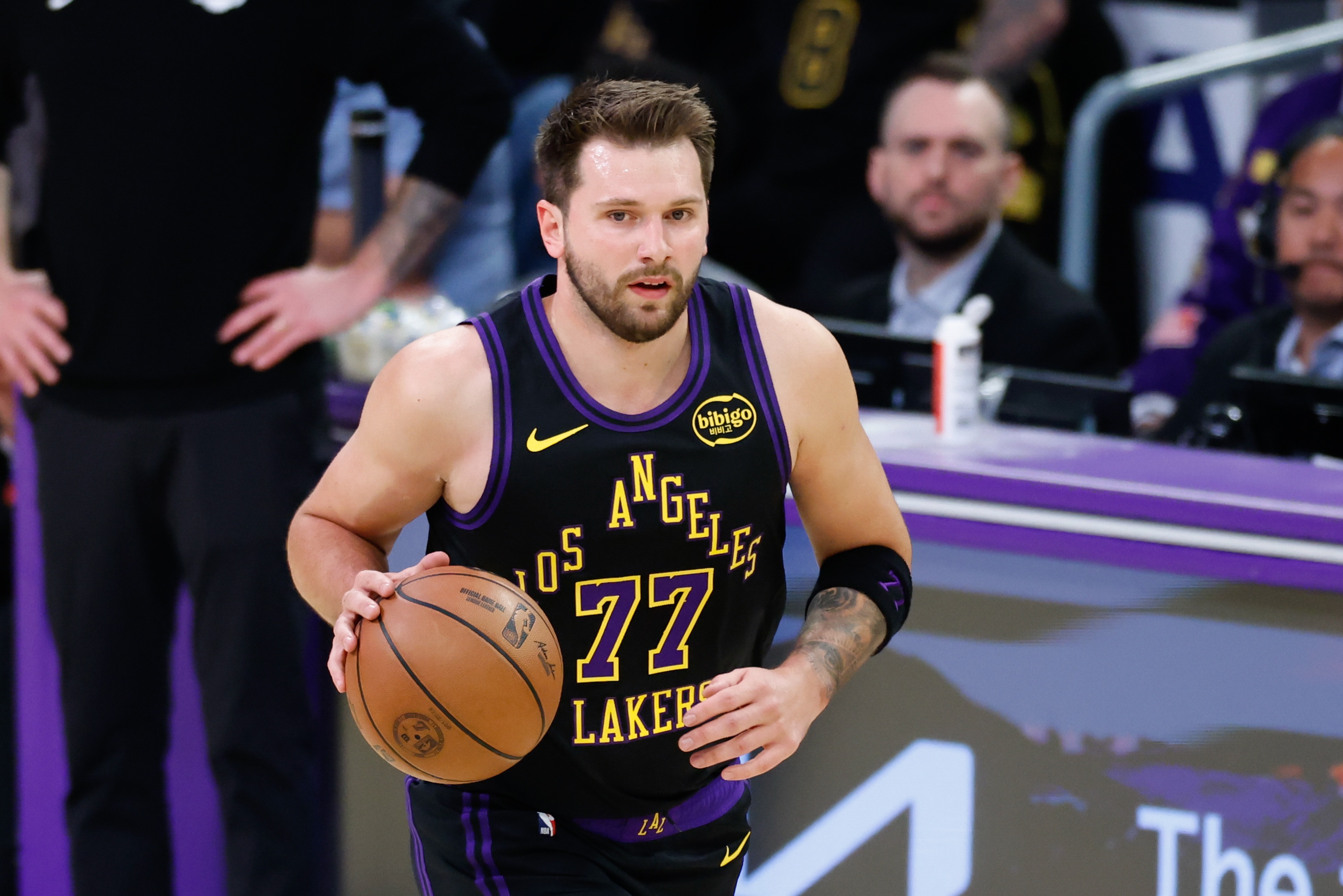 湖人九连胜遭活塞终结 东契奇三分持续低迷